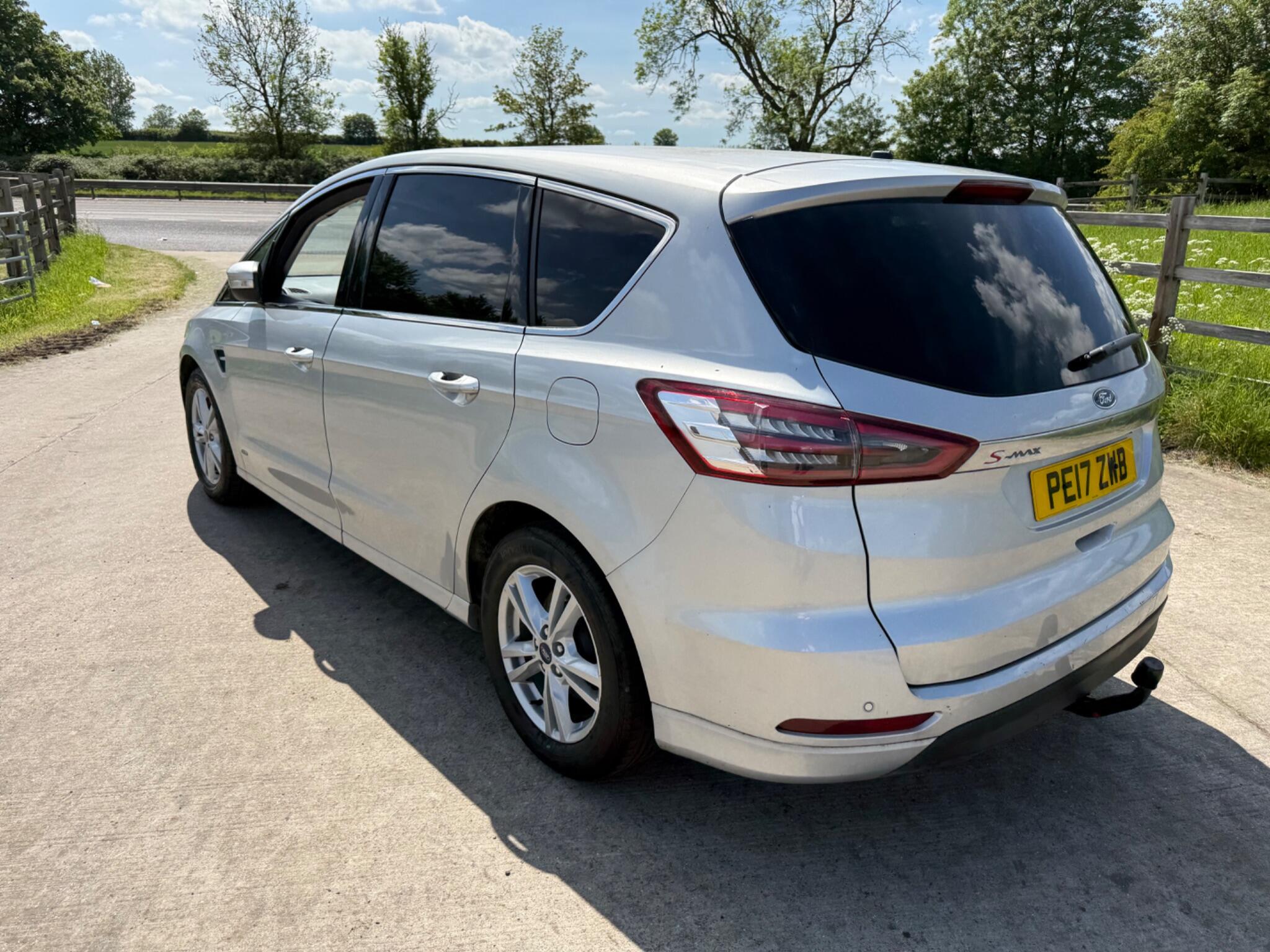 Ford S-Max 2.0 TDCi Titanium Euro 6 (s/s) 5dr — photo 64 of 102